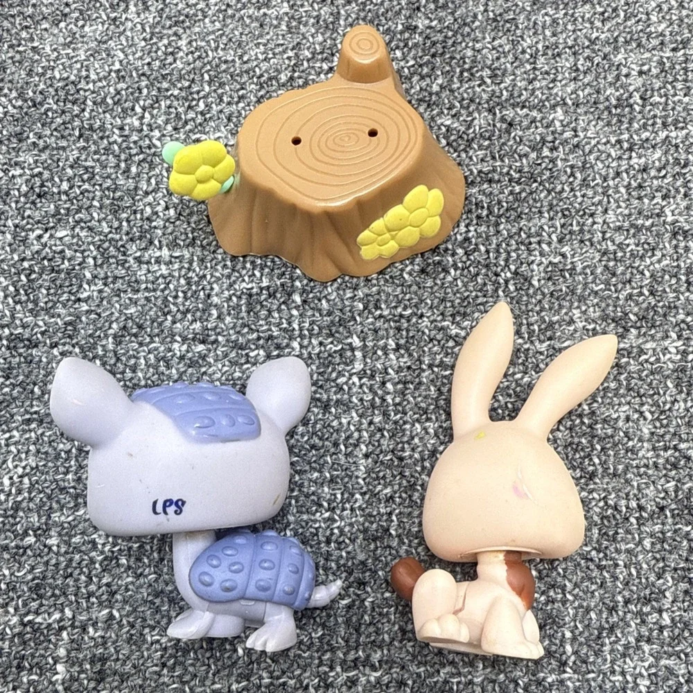 Littlest‎ Pet Shop Spring Bunny #1019 & Armadillo #1454 & LPS Brown Tree Stump